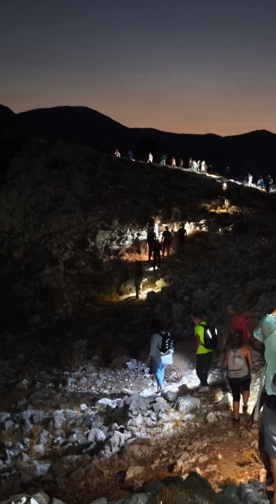 Πεζοπορία με πανσέληνο στα παλιά μονοπάτια του Κορακάρη